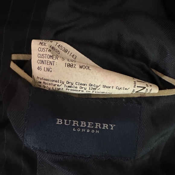 Burberry Dark Gray Pinstriped Blazer 46L 100% Wool Gently worn 2 button - Picture 4 of 4